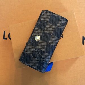 Authentic Louis Vuitton 4 Ring Key Holder
